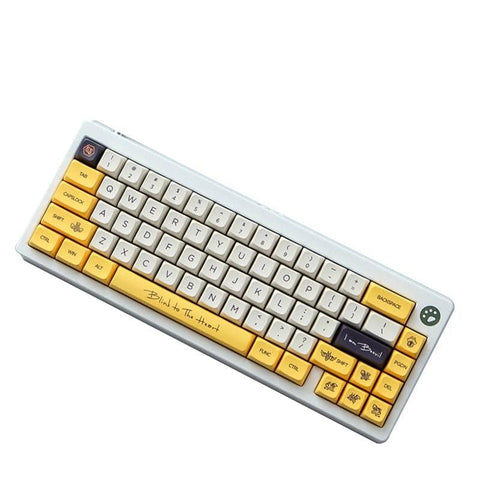 Mechanical keyboard with a custom bee keycaps kit